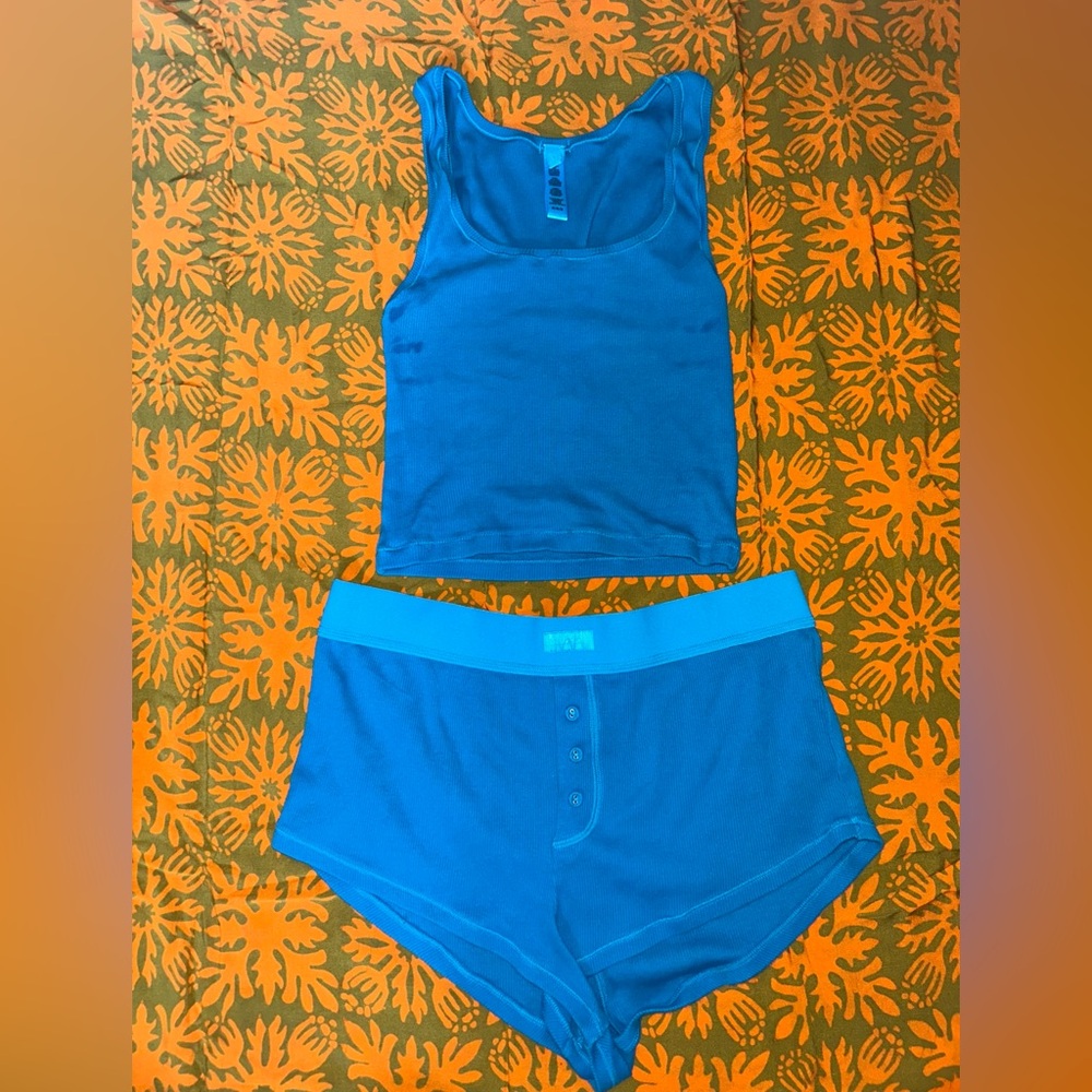 SKIMS SET